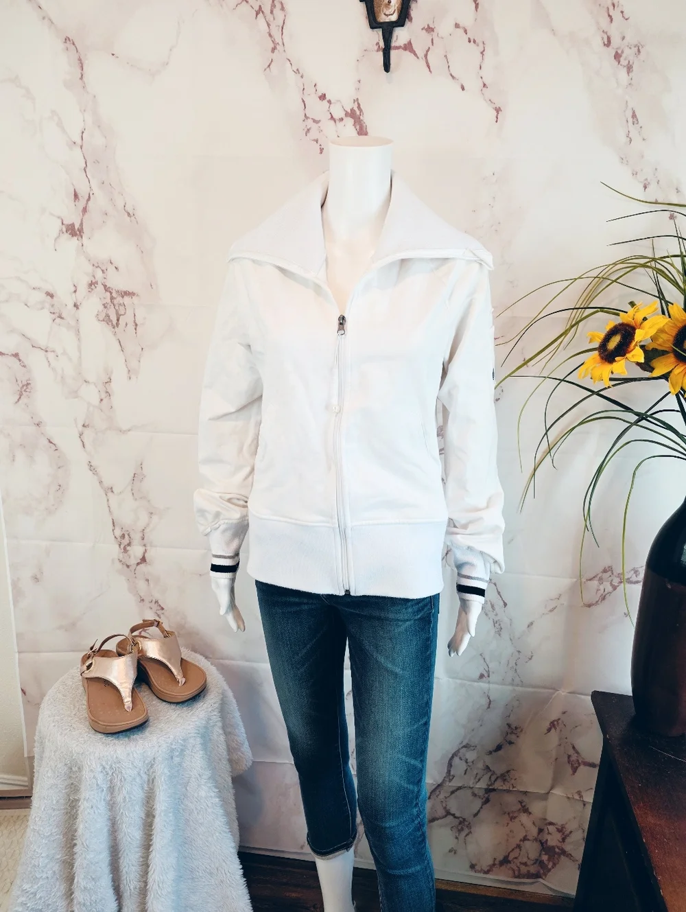 Lululemon White Zip Up Jacket Size 8 Fitted Athleisure Yoga Forme Style OG - Picture 2 of 9